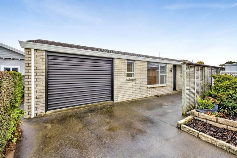 Photo of property in 6 Manse Street, Hawera, 4610