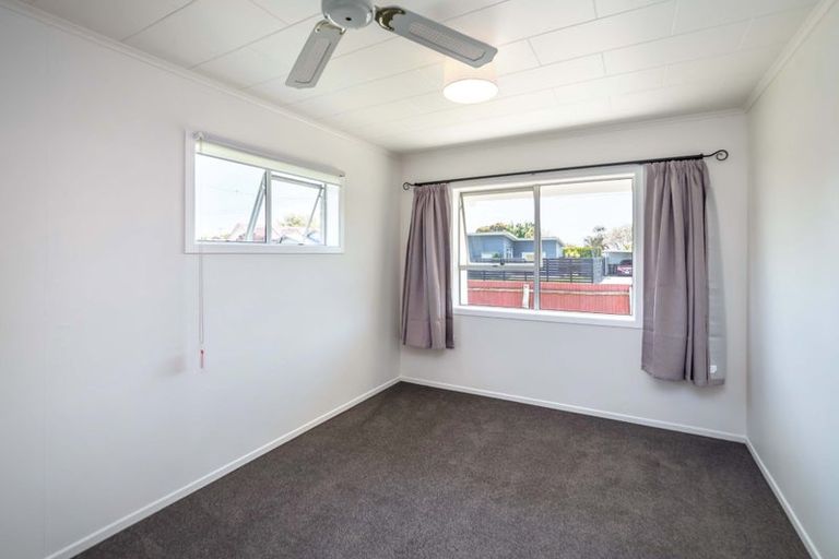 Photo of property in 72 New York Street, Martinborough, 5711