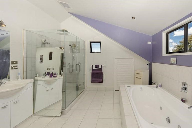 Photo of property in 2 Cyclarama Crescent, Massey, Auckland, 0614