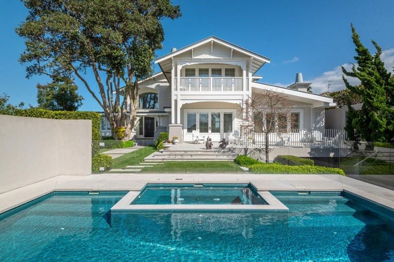 Photo of property in 21 Stanley Point Road, Stanley Point, Auckland, 0624