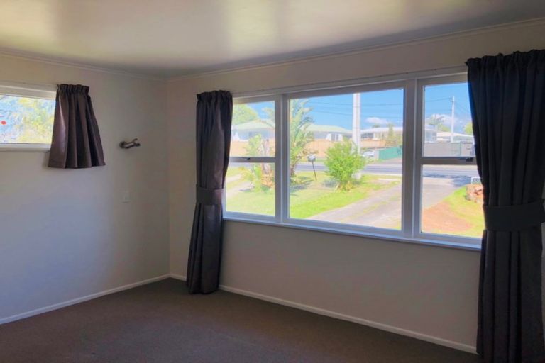 Photo of property in 1/221 Birkdale Road, Birkdale, Auckland, 0626