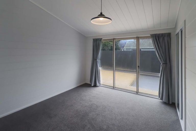 Photo of property in 25a Gibbs Crescent, Wainuiomata, Lower Hutt, 5014