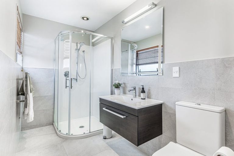 Photo of property in 15 Cellarmans Street, Te Atatu Peninsula, Auckland, 0610