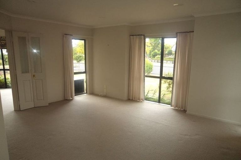 Photo of property in 33 Keswick Crescent, Huntington, Hamilton, 3210