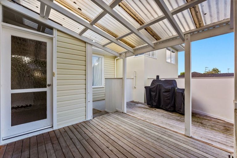 Photo of property in 1/296 Wairau Road, Glenfield, Auckland, 0629