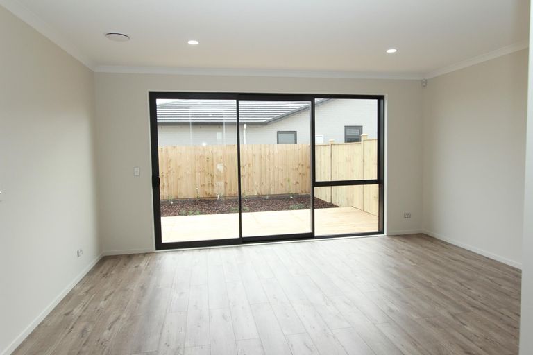 Photo of property in 7 Karokaro Road, Takanini, 2112