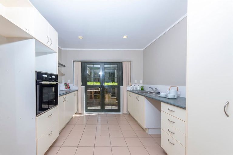 Photo of property in 30 Ginders Drive, Massey, Auckland, 0614
