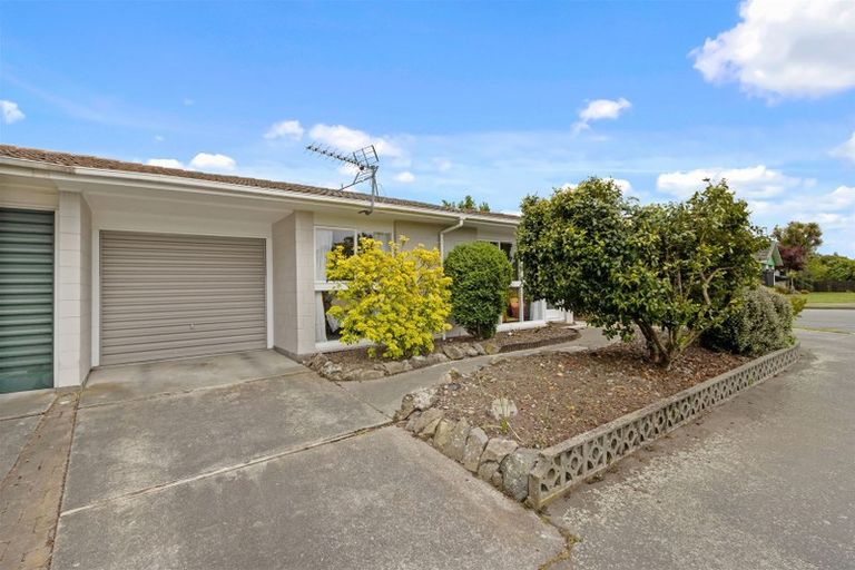 Photo of property in 5 Sarabande Avenue, Redwood, Christchurch, 8051