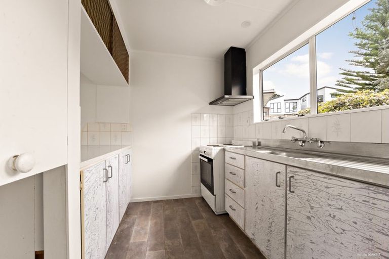 Photo of property in 5 Trengove Place, West Harbour, Auckland, 0618
