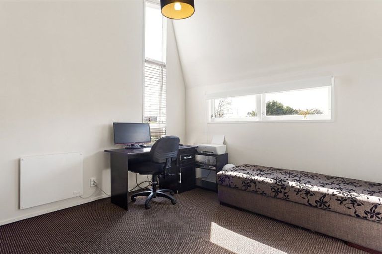 Photo of property in 23 Gilbass Avenue, Hamilton Lake, Hamilton, 3204