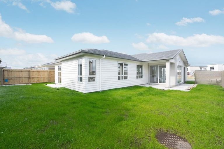 Photo of property in 8 Wairepo Street, Takanini, 2112