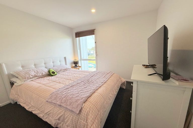 Photo of property in 77 Hokioi Drive, Kenepuru, Porirua, 5022