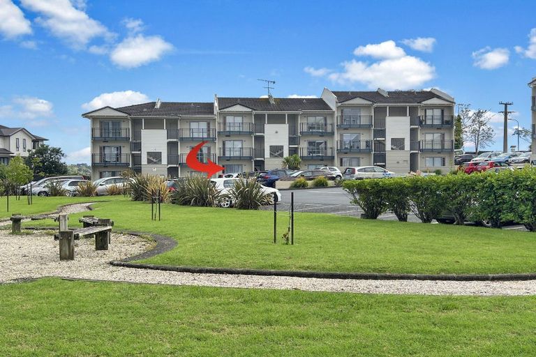 Photo of property in 3a/71 Spencer Road, Oteha, Auckland, 0632