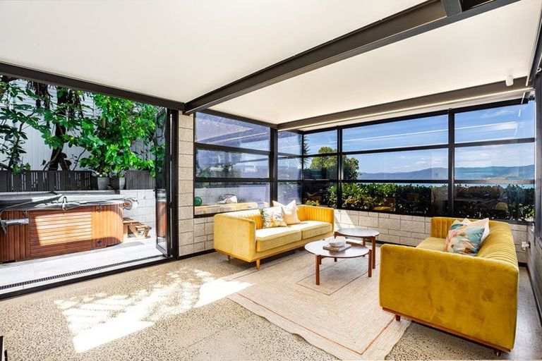 Photo of property in 377a Karaka Bay Road, Karaka Bays, Wellington, 6022