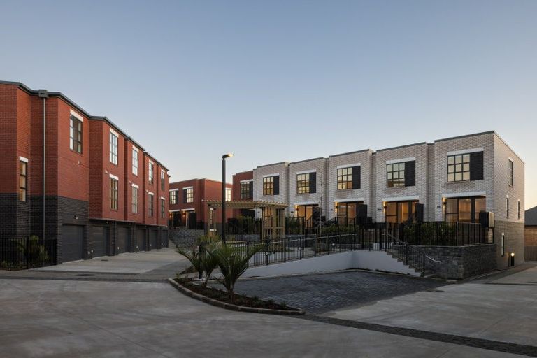 Photo of property in 15 Fencible Drive, Howick, Auckland, 2014