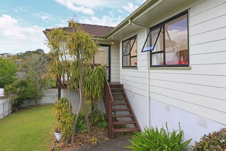 Photo of property in 4 Landsdale Place, Massey, Auckland, 0614