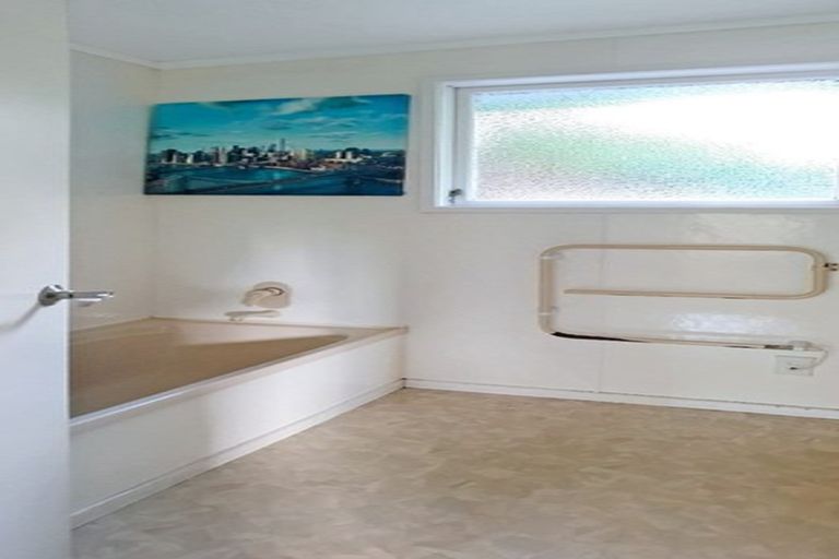 Photo of property in 50 Rehia Road, Massey, Auckland, 0614