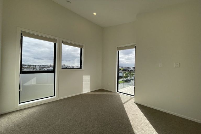 Photo of property in 21 Tahingamanu Road, Hobsonville, Auckland, 0616