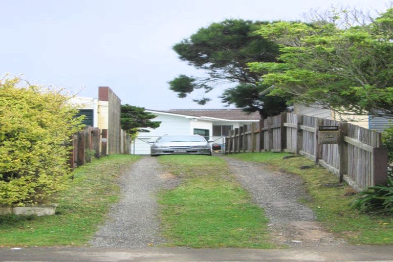 Photo of property in 26 Quigley Street, Newlands, Wellington, 6037
