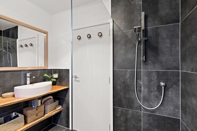 Photo of property in 24 Woodside Road, Massey, Auckland, 0614