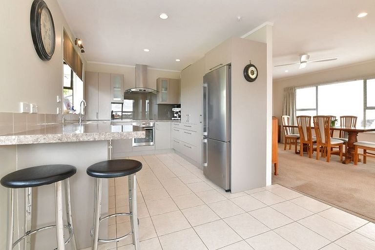 Photo of property in 11 Rosario Crescent, Red Beach, 0932