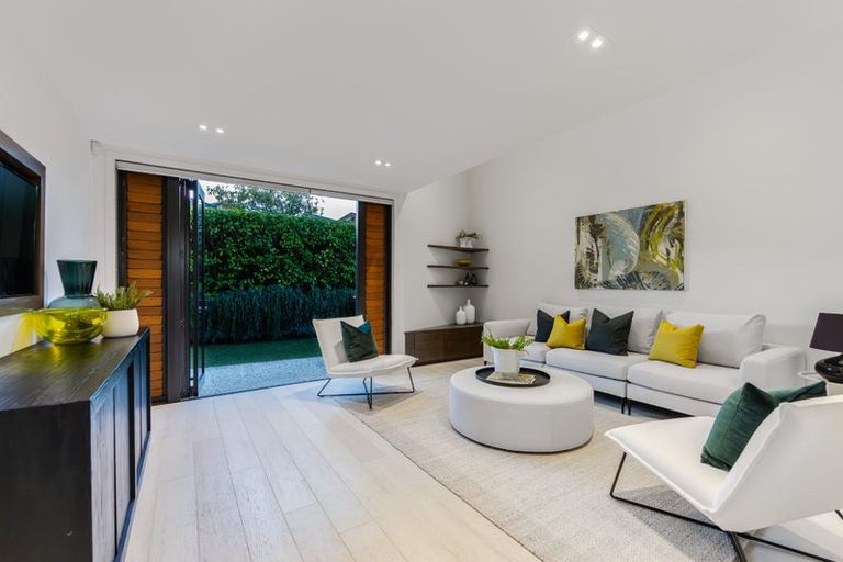 Photo of property in 11 Tuatini Place, Long Bay, Auckland, 0630