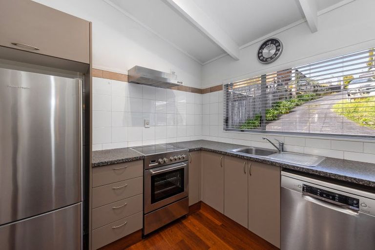 Photo of property in 4/191 Titirangi Road, Titirangi, Auckland, 0604