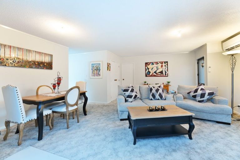 Photo of property in 2/23 Septimus Place, Henderson, Auckland, 0612
