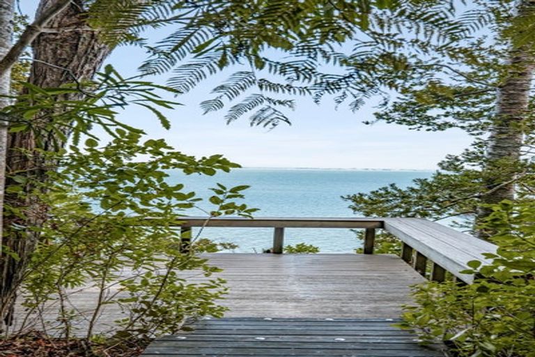Photo of property in 34 Arapito Road, Titirangi, Auckland, 0604