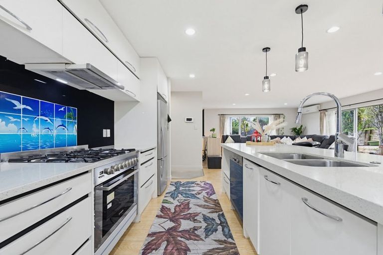 Photo of property in 21 San Prospero Crescent, Henderson, Auckland, 0612