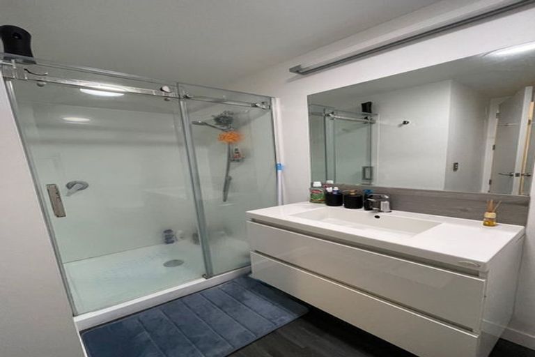 Photo of property in 32 Meadowood Drive, Unsworth Heights, Auckland, 0632