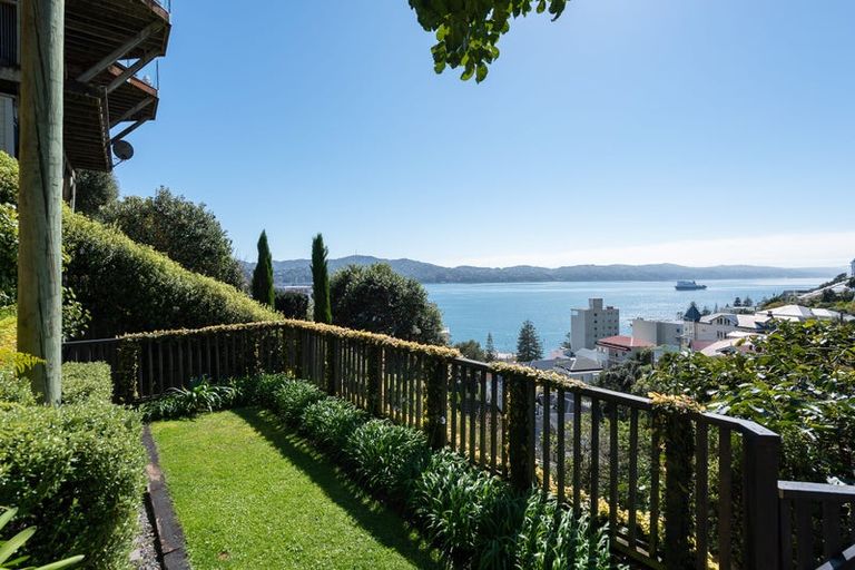 Photo of property in 5 Bayview Terrace, Oriental Bay, Wellington, 6011