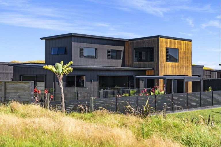 Photo of property in 12 Kuakua Close, Papamoa Beach, Papamoa, 3118