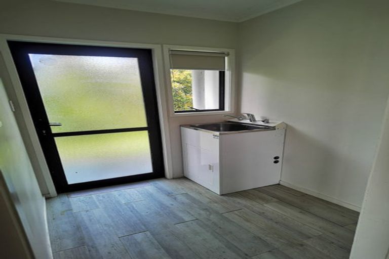 Photo of property in 35 Nile Road, Kelston, Auckland, 0602