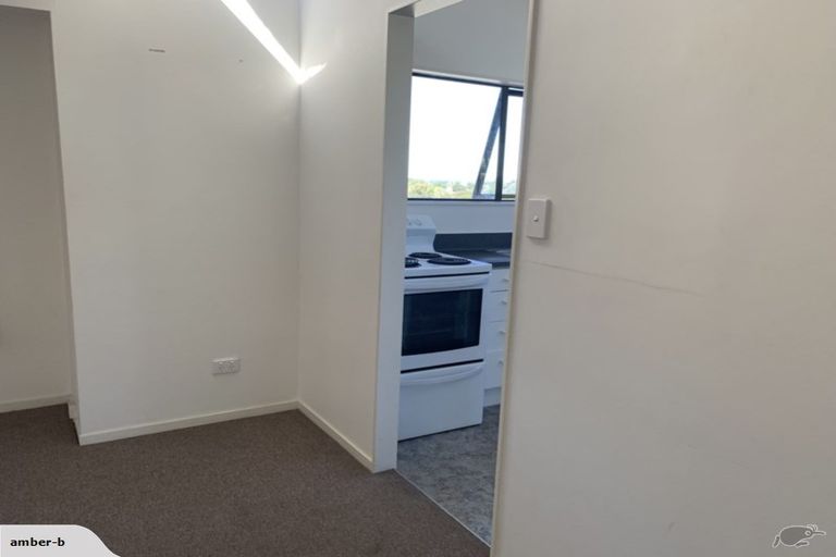 Photo of property in 18 Loughanure Place, Massey, Auckland, 0614