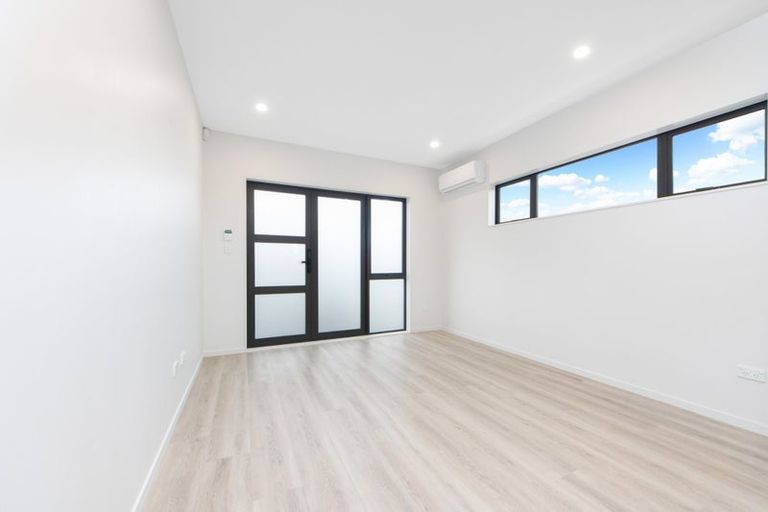 Photo of property in 27 Whiteywood Street, Westgate, Auckland, 0814