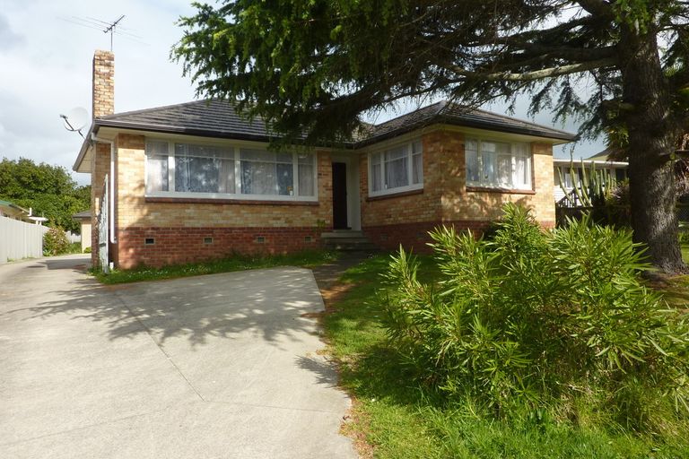 Photo of property in 12 Barrie Avenue, Papatoetoe, Auckland, 2025