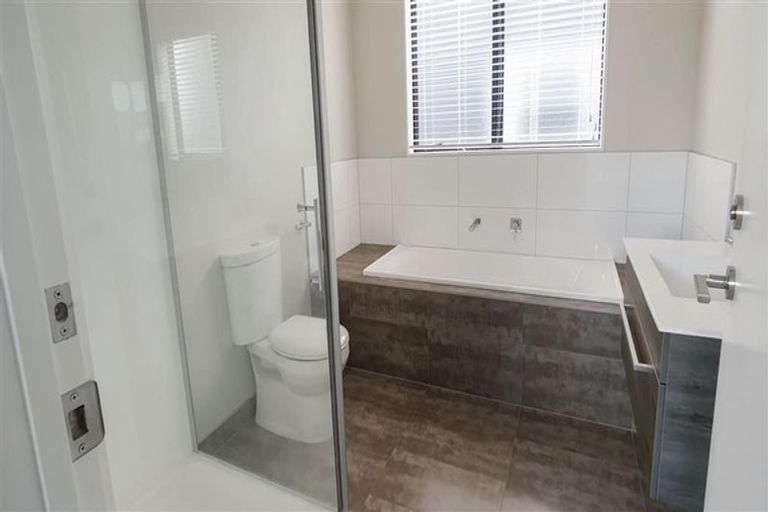 Photo of property in 5 Liquidambar Drive, Hobsonville, Auckland, 0616