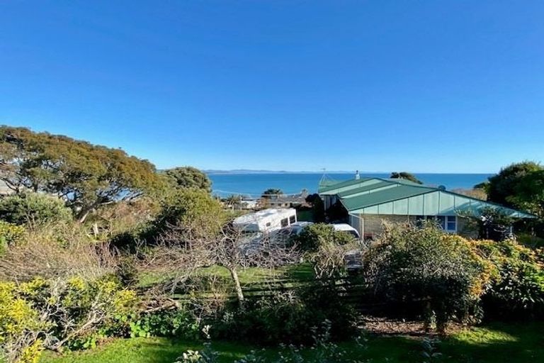 Photo of property in 2 Williams Crescent, Maketu, 3189