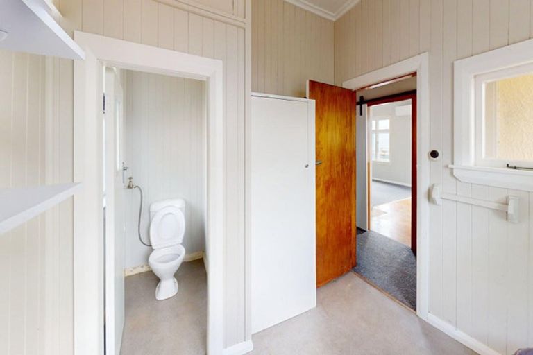 Photo of property in 28 Knowles Street, Terrace End, Palmerston North, 4410