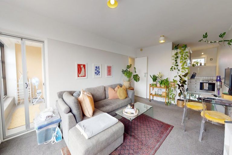 Photo of property in 12/4f Claremont Grove, Mount Victoria, Wellington, 6011