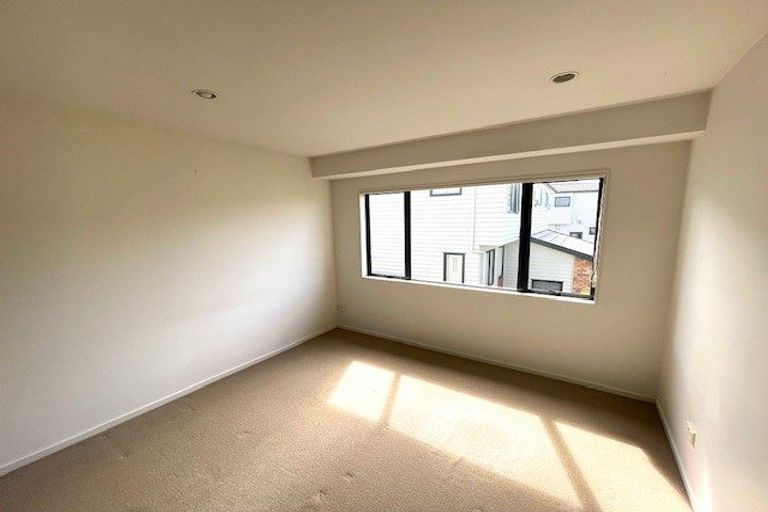Photo of property in 48/22 Northcross Drive, Oteha, Auckland, 0632