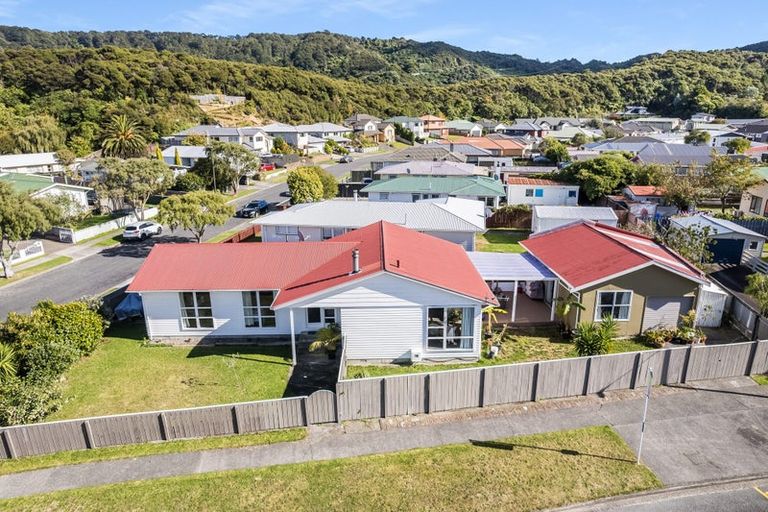 Photo of property in 2 Kawatiri Grove, Wainuiomata, Lower Hutt, 5014