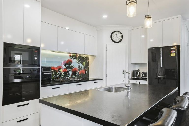 Photo of property in 18 Parkinson Place, Woodend, 7610
