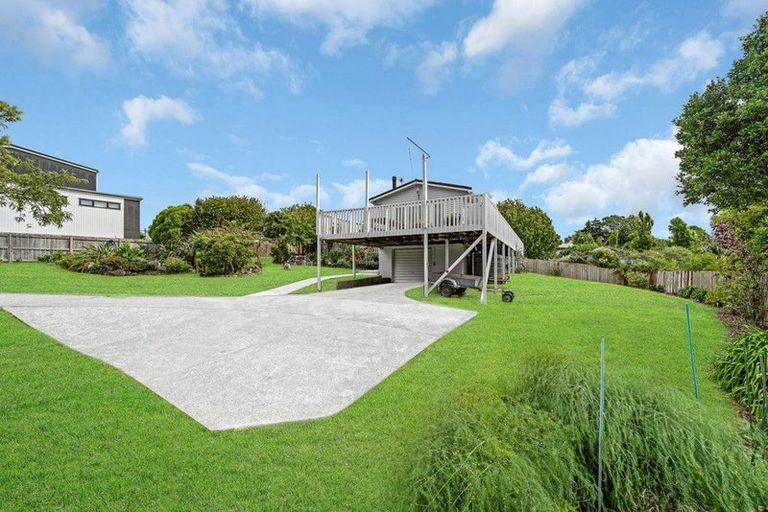 Photo of property in 43 Waimumu Road, Massey, Auckland, 0614