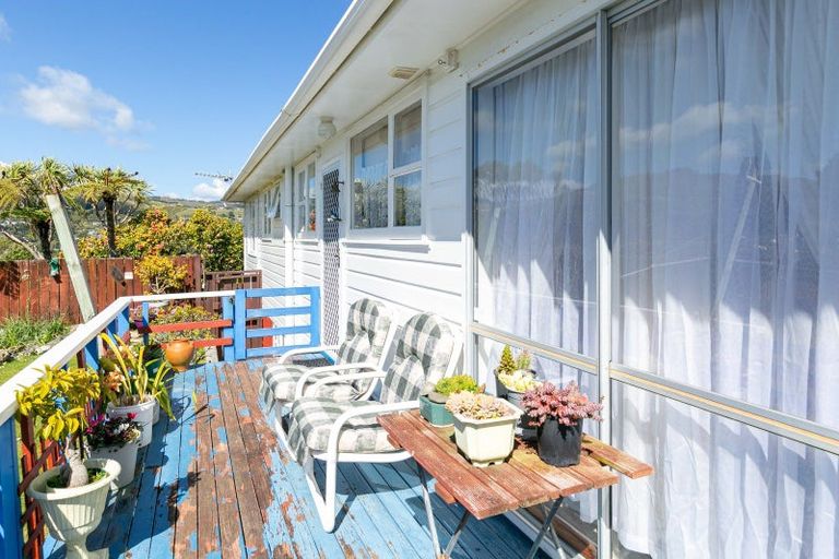 Photo of property in 24 Turriff Crescent, Tawa, Wellington, 5028