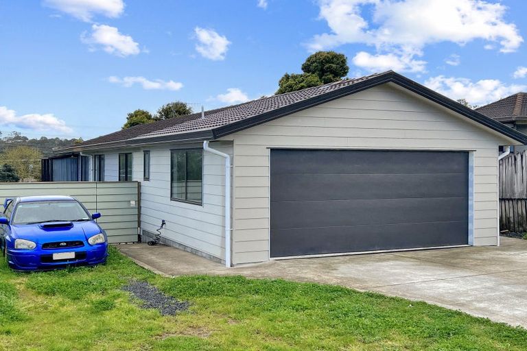 Photo of property in 7 Halloran Place, Massey, Auckland, 0614