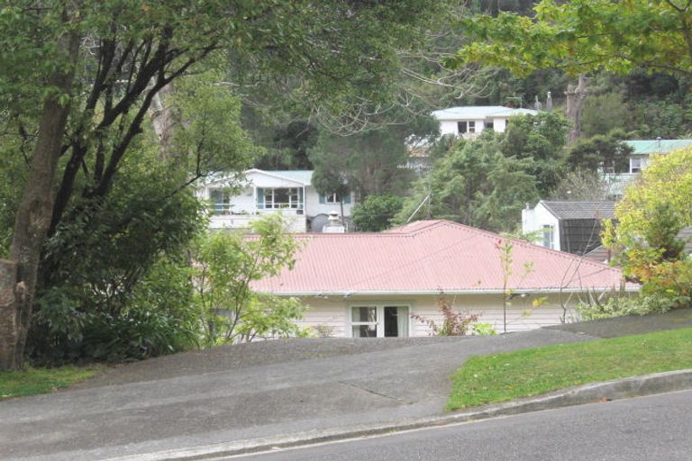 Photo of property in 32 Lowry Crescent, Stokes Valley, Lower Hutt, 5019