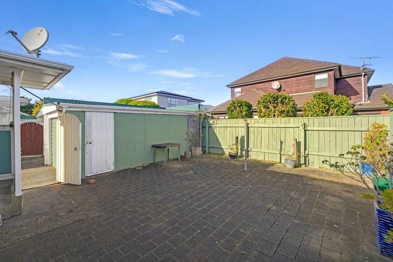 Photo of property in 15-16 Amberley Grove, Hutt Central, Lower Hutt, 5010