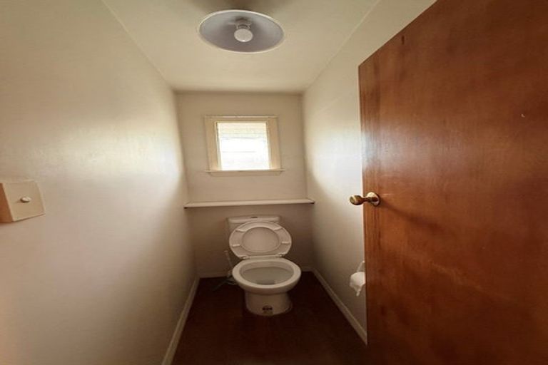 Photo of property in 33 Acacia Avenue, Upper Riccarton, Christchurch, 8041